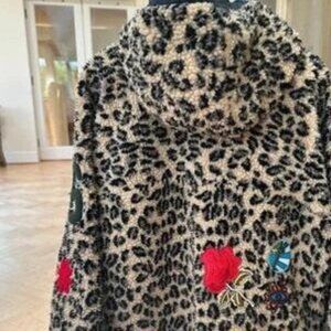 leopard print fleece with patches size:m / 10